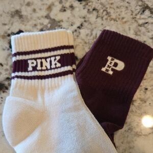 PINK Victoria's Secret Womebs Quarter Socks - Cream and Maroon